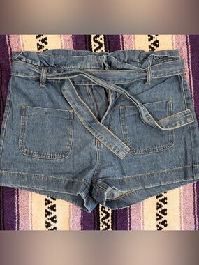 SHEIN Light Blue paper bag Denim Shorts with Contrast Stitching